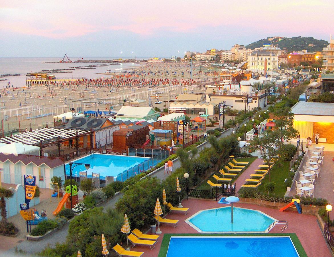 Hotel London Cattolica Exterior foto